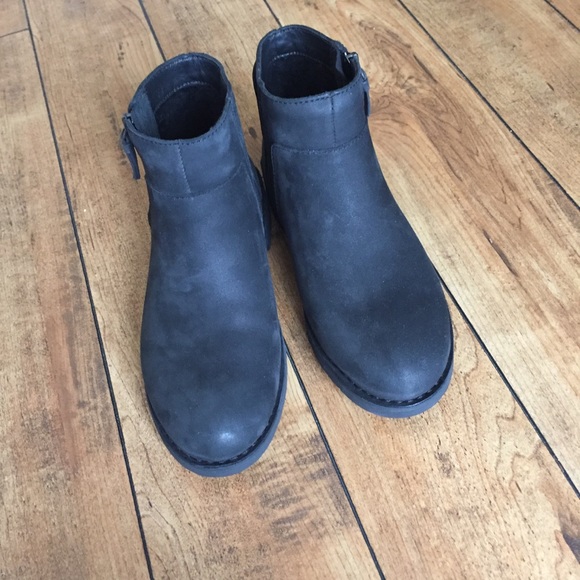 ugg rea leather boot